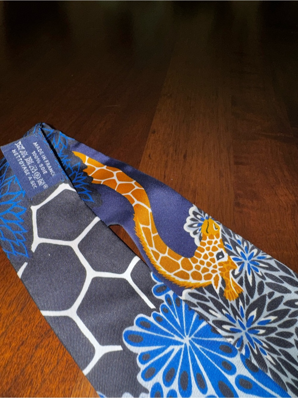 HERMES Vintage TWILLIE Skinny scarf. Original box and ribbon. PRISTINE!! - Picture 3 of 7